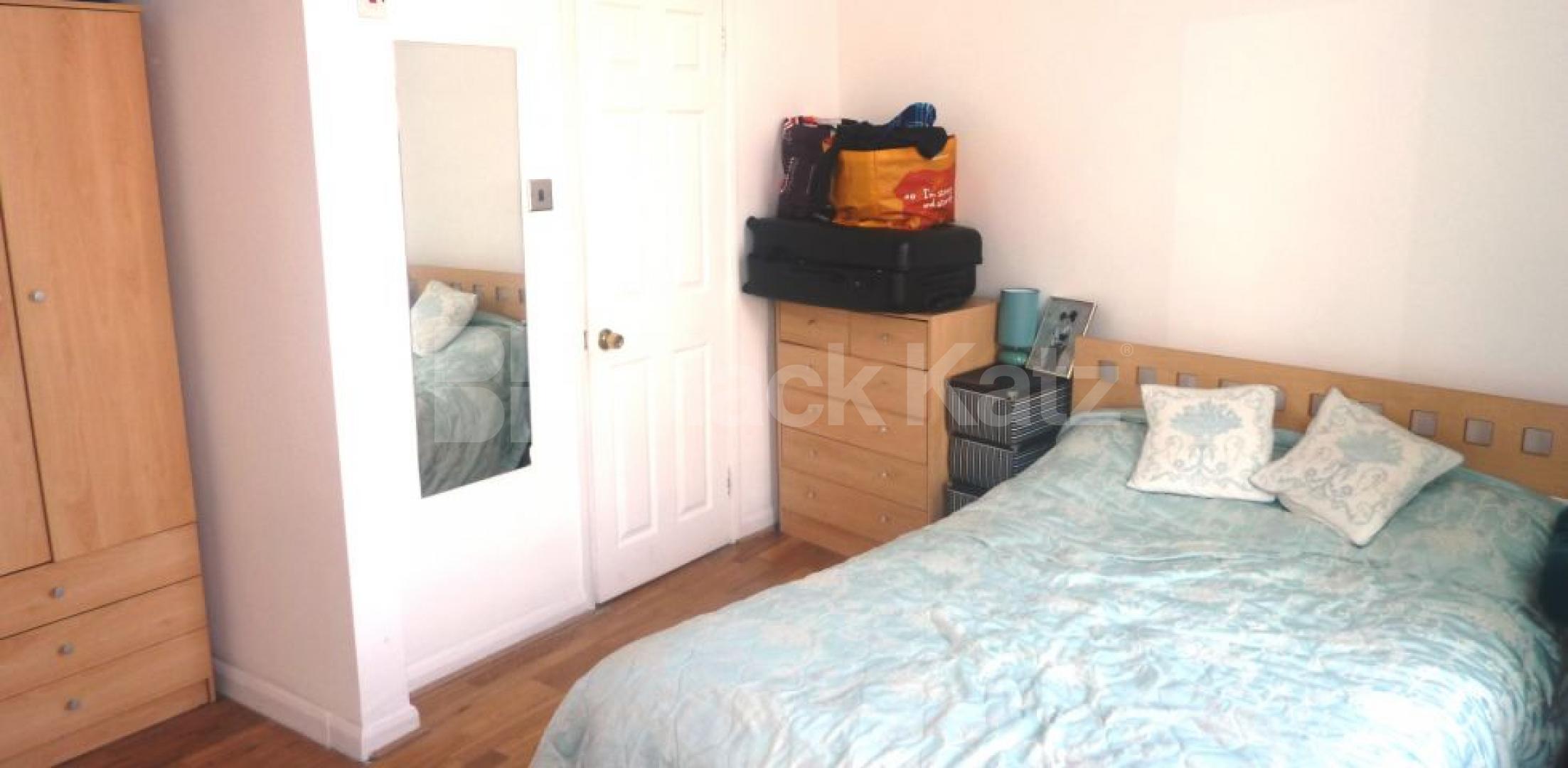 			RENT INCLUSIVE OF GAS, ELECTRIC AND WATER, Studio Apartment, 1 bath, 1 reception Studio			 Brecknock Road, Tufnell Park-Kentish Town